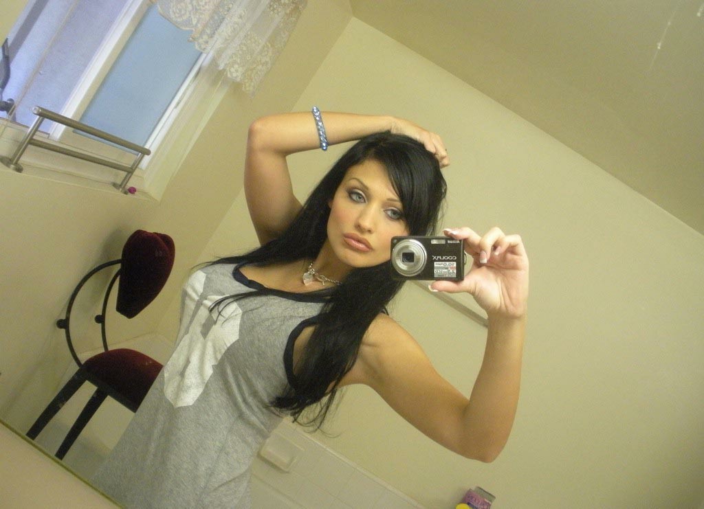 ?Im 28 yrs play with my Pusssy Fun?Come to my house Lowest rate Day or night?