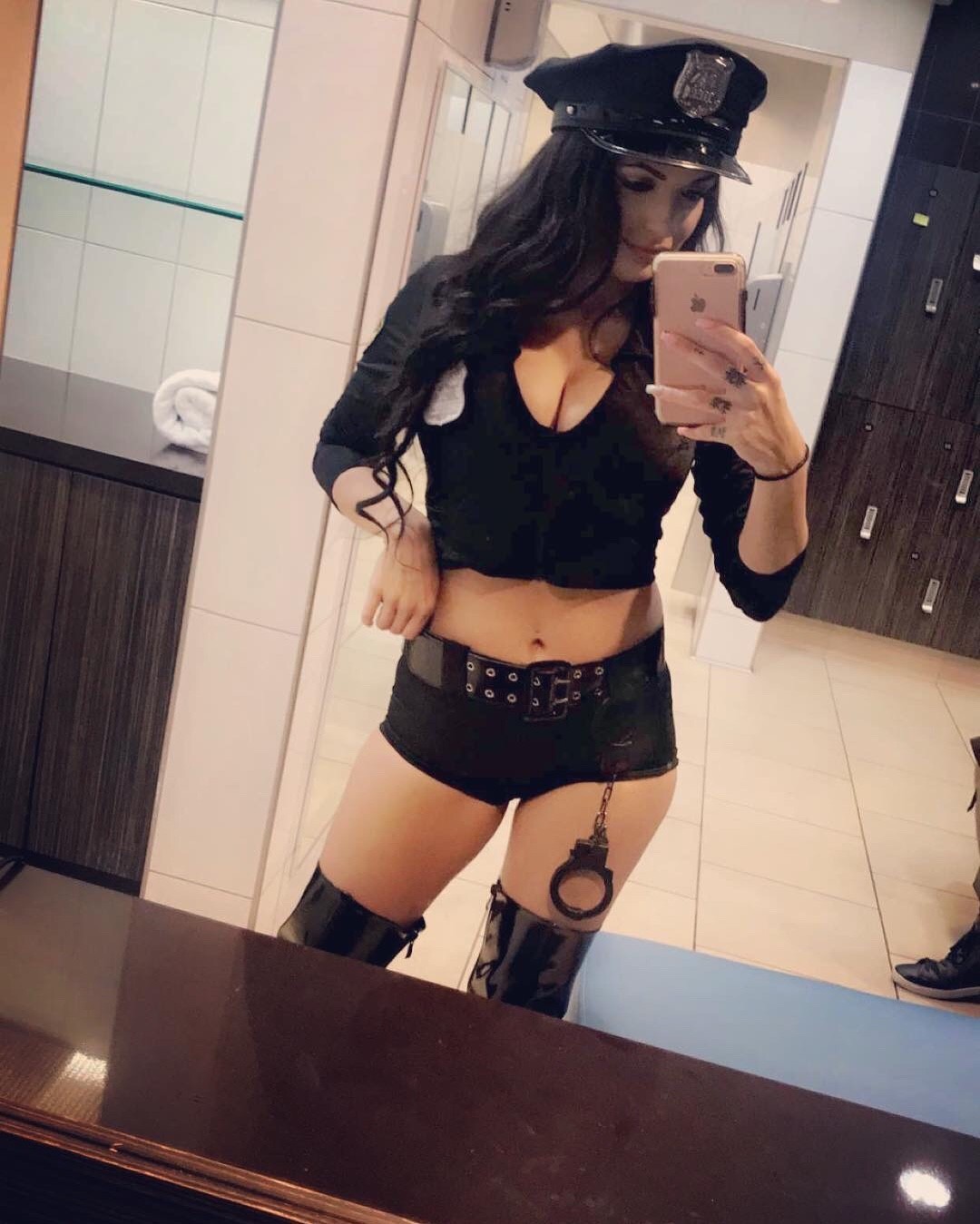 I am 26 years older lonely, bored, horny mom no strings attached, just looking f