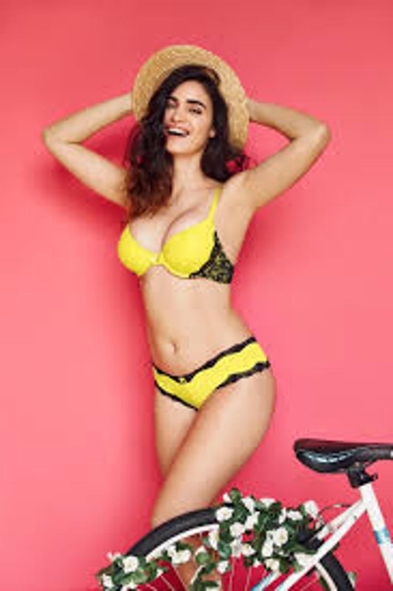 Rakhi Dixit Mumbai Escorts and Sexy Female Model Escorts Services in Mumbai