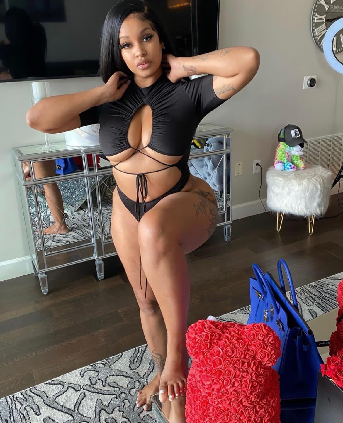 Beauty Queen Girl_Hot Body,Tight & clean PuSssy? Love Doggy Style and Anal?