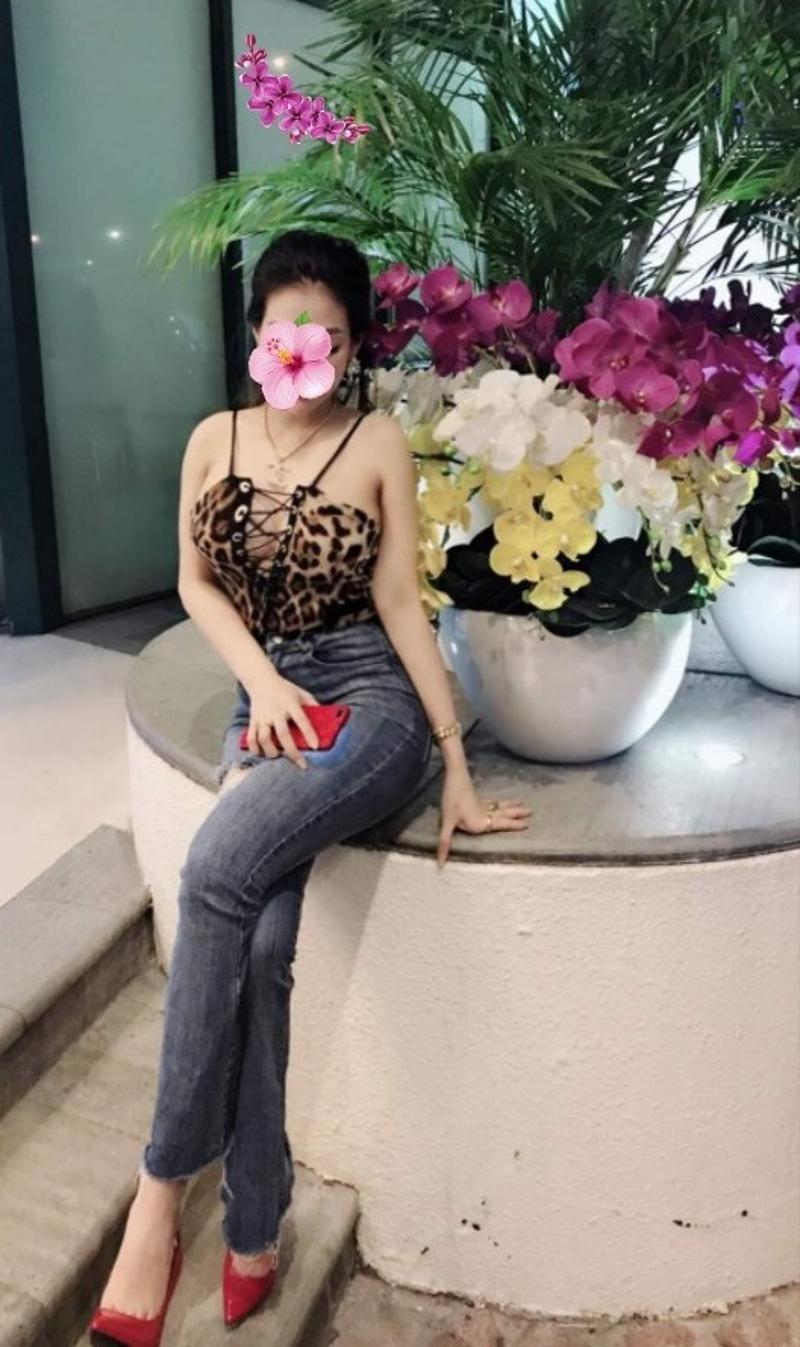 Hello.  I'm MiMi, a 23-year-old female escort from Hanoi