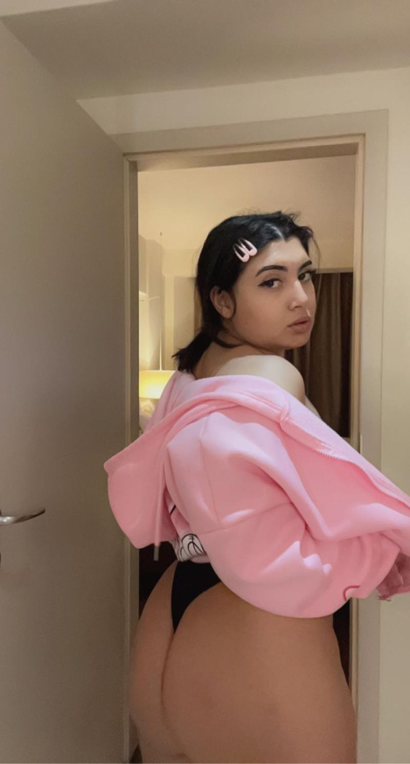 Available for Hookup My service includes 69 sex with condom or no condom???