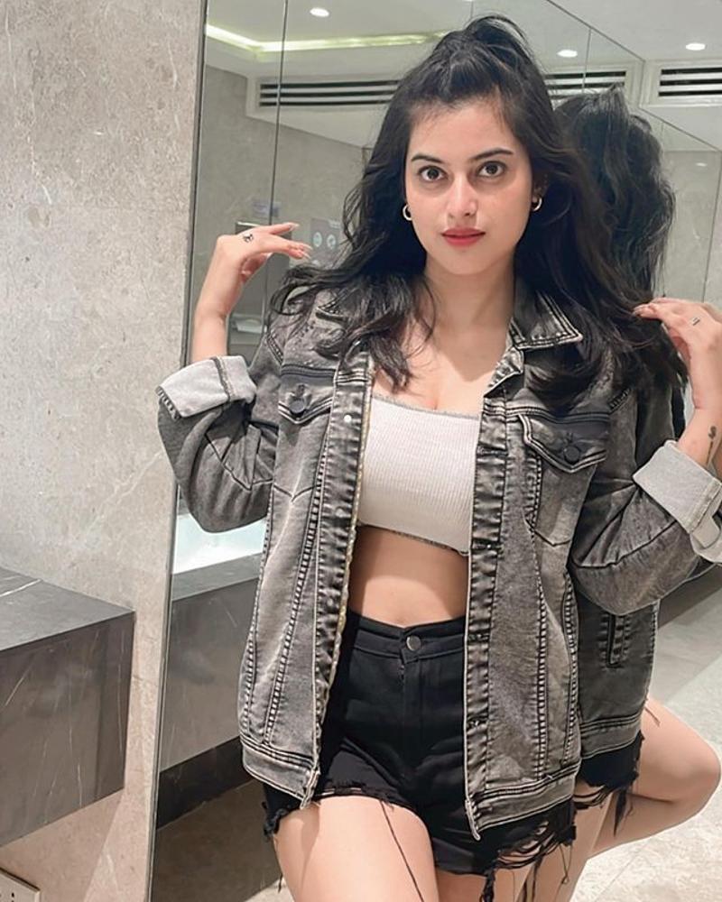 Call Girls In Delhi Cantonment {9958043915} Contact for Booking✔️ 24*7