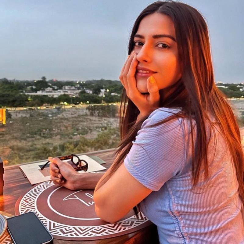 DELHI CALL GIRLS & DELHI ESCORT SERVICE-Kirti Nagar +91-83799611 INCALL OUTCALL