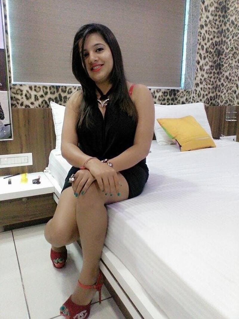 Call Girls In Noida Sector -33 +91-9958018831