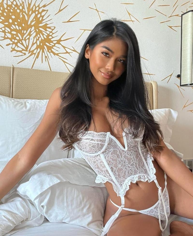 GK 1/2 Escorts | @9599632723 Escort Service In delhi 24*7