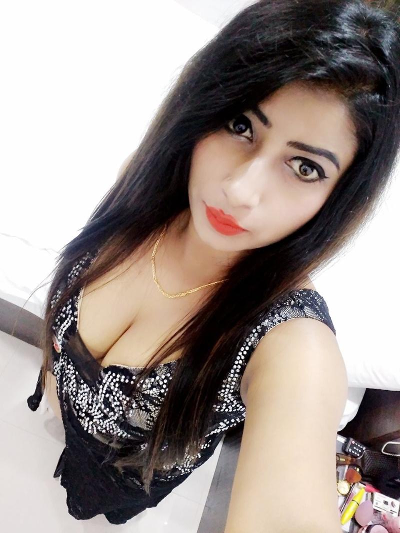 Khar West Charming Call Girls !09264401379 / Call Girls In Hill Road Bandra West