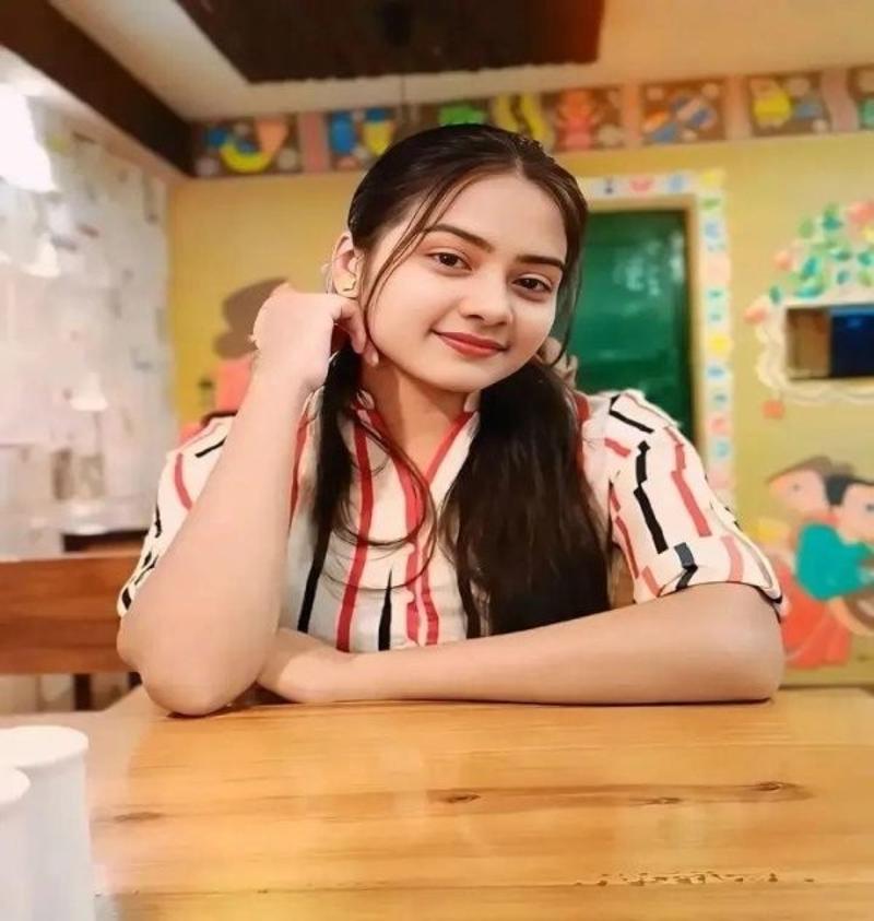 call girls in Saket 9289598186 delhi escorts service