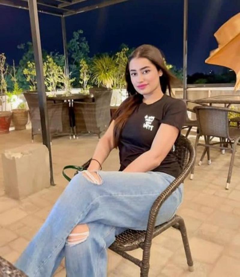 Low Rate Call Girls in (Sector 40) Noida 9582086666 Home Delivery NCR