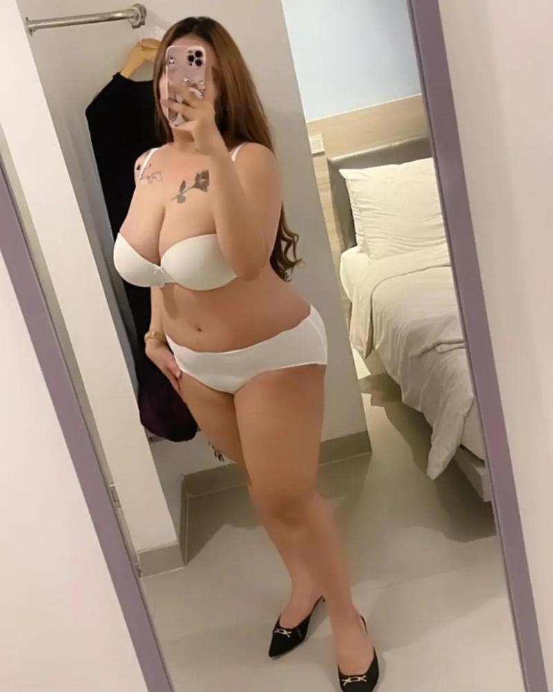 Call Girls In Le Méridien Hotel Connaught Place ⇆ 9211923703 ⇆ Escorts In Delhi