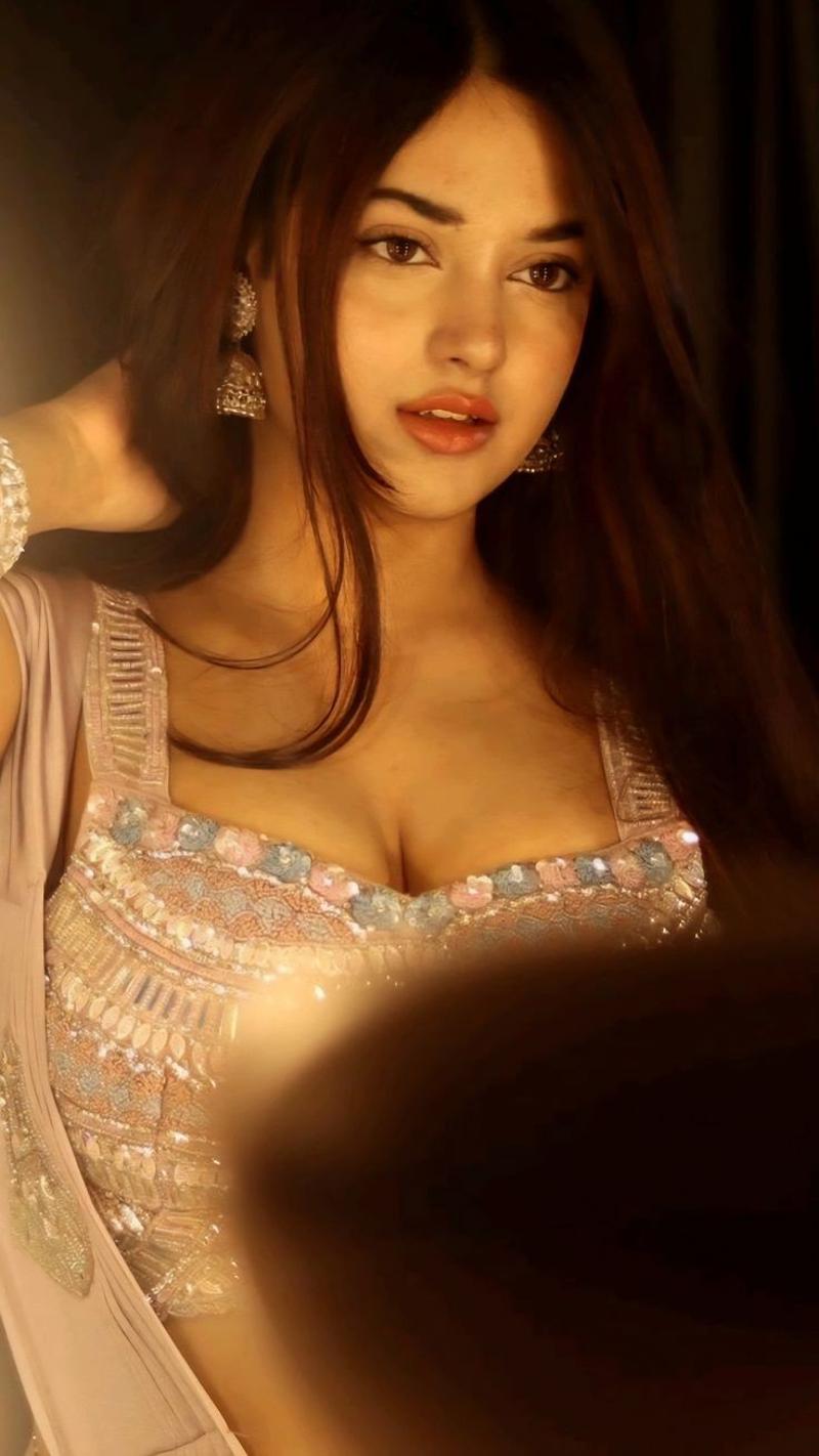 ꧁ ୨ Call Girls In Vinod Nagar West ❀9711800081❀ Escorts Service Delhi NCR ୧꧂