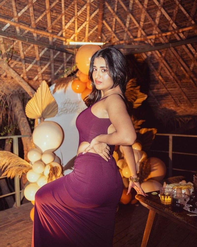 Call girls in Kirti Nagar 9953189442 Delhi Female Escorts