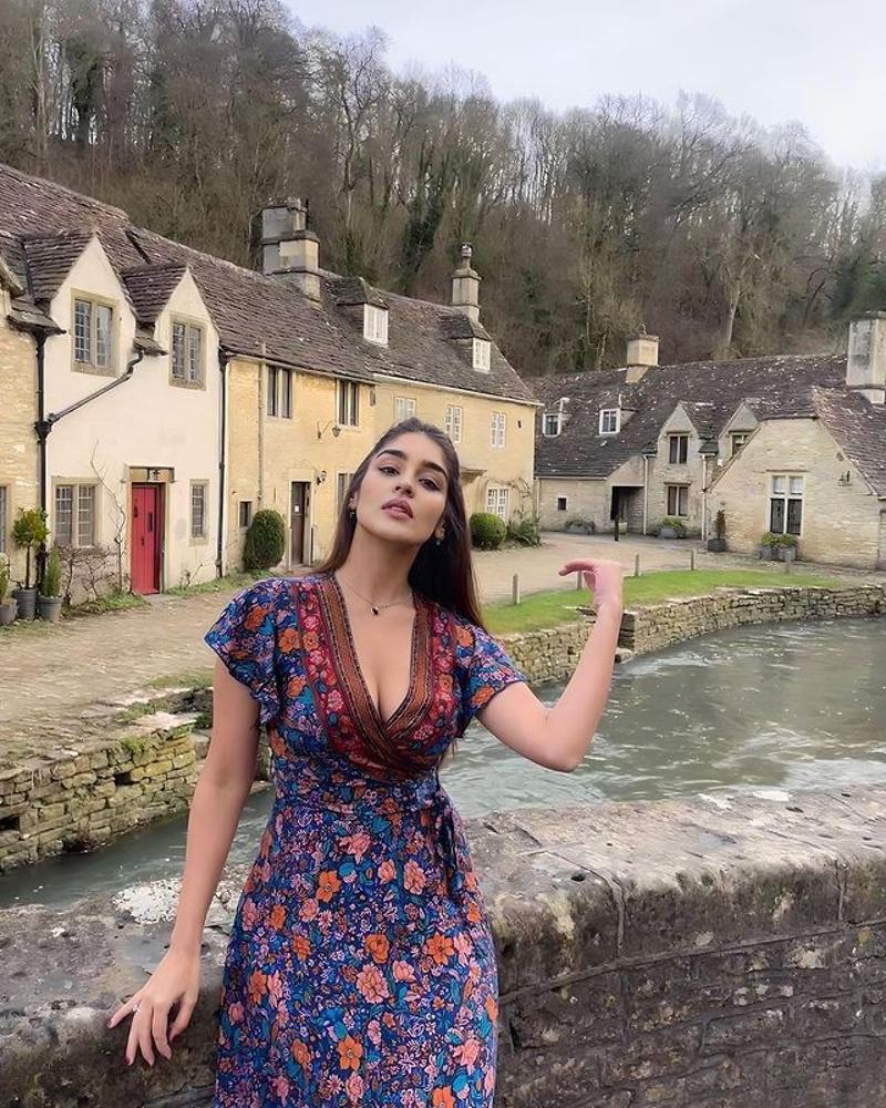 Call girls in Gandhi Nagar 9953189442 Delhi Female Escorts _ Book Now