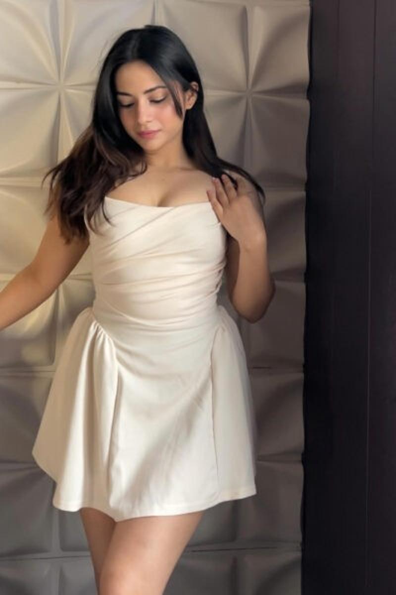 Call Girls at 9958659377 (Greater Kailash II) Female Escorts