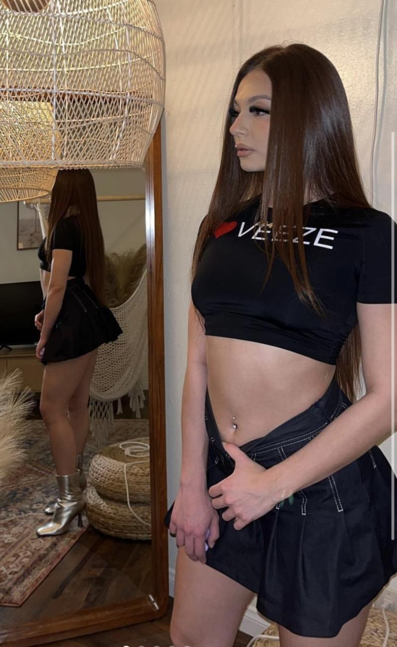 Call Girls in Gulmohar Park 9958659377: Elite Escorts