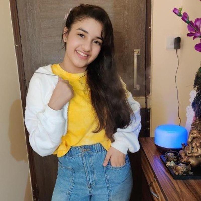Call Girls In Red Fox by Lemon Tree Hotels, East Delhi 9990224454 Escorts