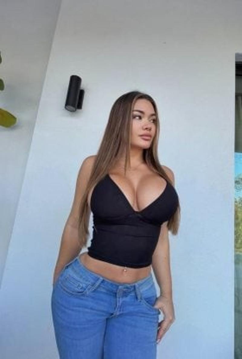 Saket Call Girls 9958659377 Offering Premium Escort Services