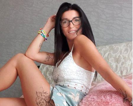  Lesley mature party girl