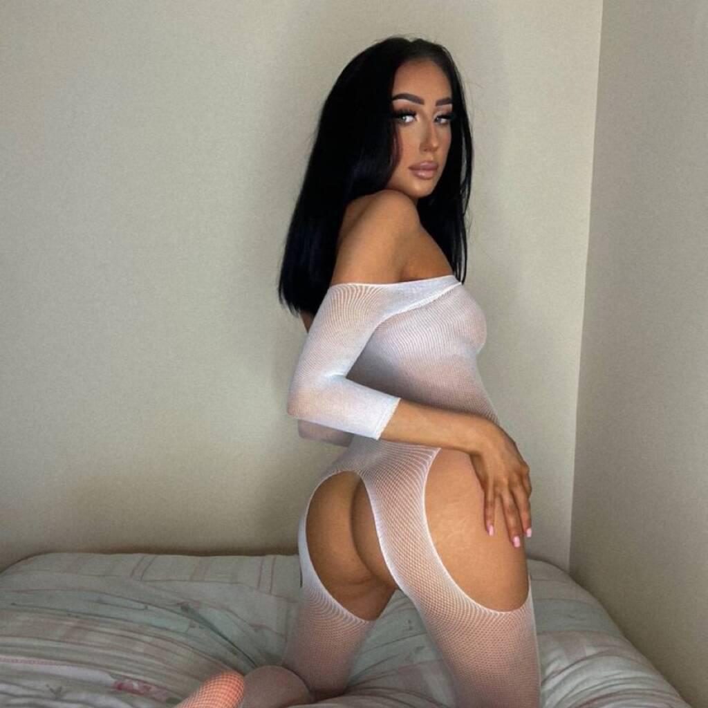 come taste me !!best bj in town !!incall/out available 