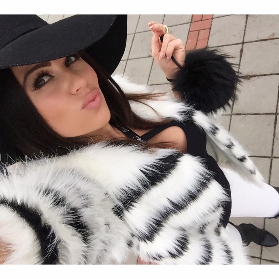 I’m Down To Fuck You Good???? And I’m open to meeting you anywhere.???