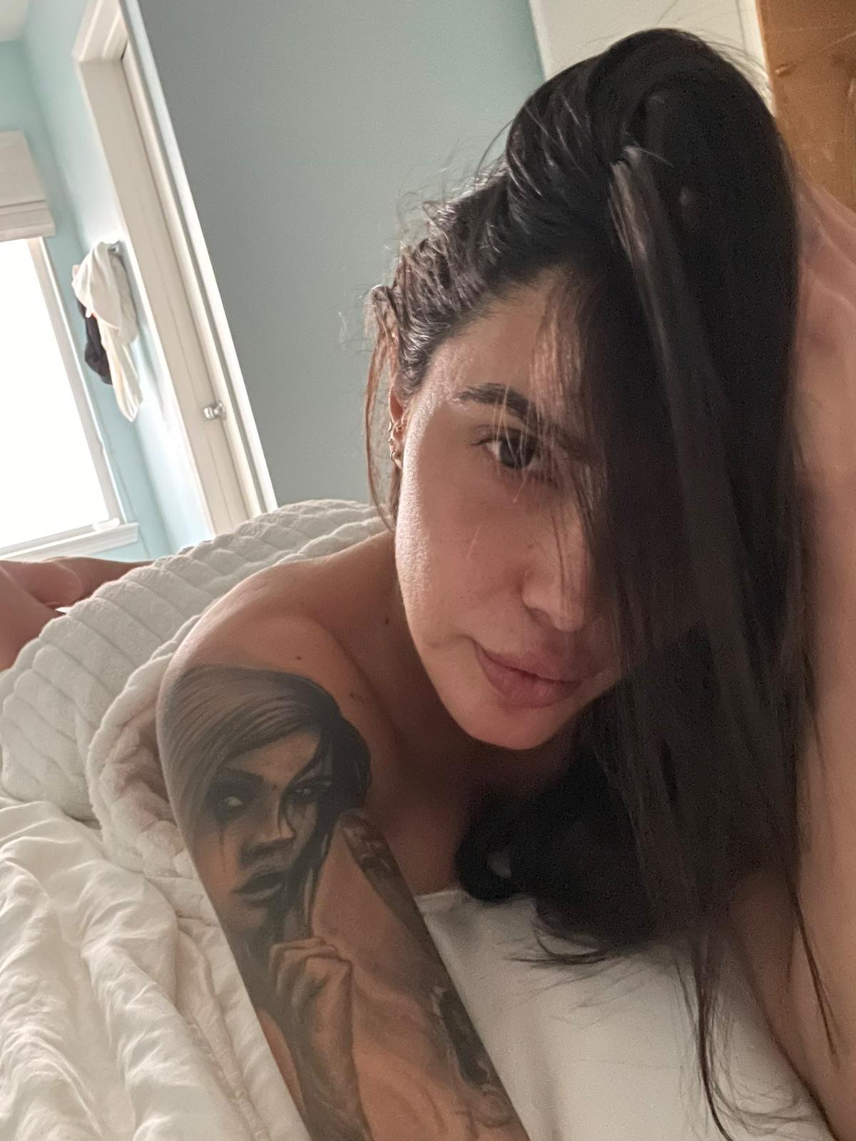 I’m available for hot sex with difference styles.. You can chat me on whatsap