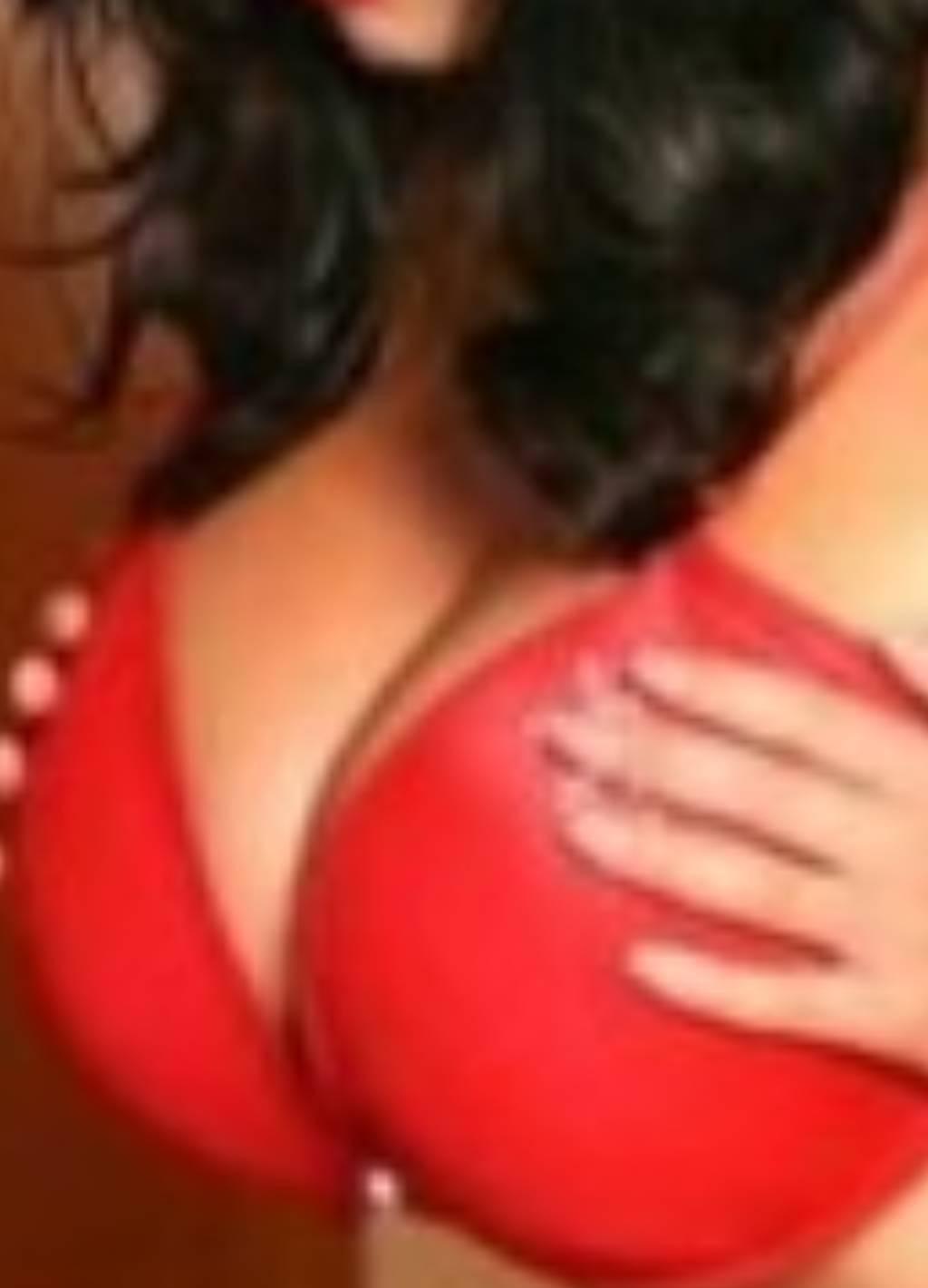 NEW! *GORGEOUS BRUNETTE WITH AN HOURGLASS SHAPED FIGURE! *