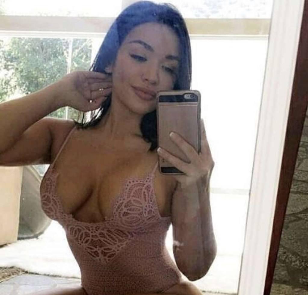 20 YEAR OLD BRUNNETTE MAKE ME SQUIRT Party overnight