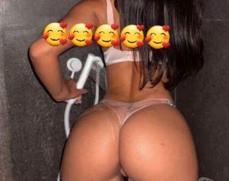  ?Amelya ? bulging and sexy ass ??REAL