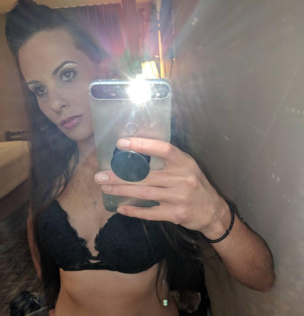 bella.. NEW NUMBER!!.. tongue & nipples r pierced