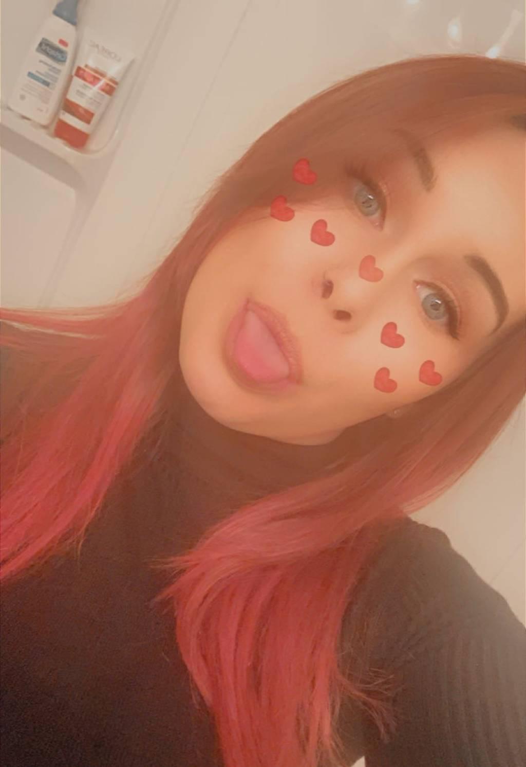 NEW RECENT PICREDHAIR HORNYBack in london for a week:) 