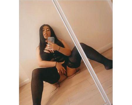 Emily Brunette Busty ? Emily Brunette Busty ?