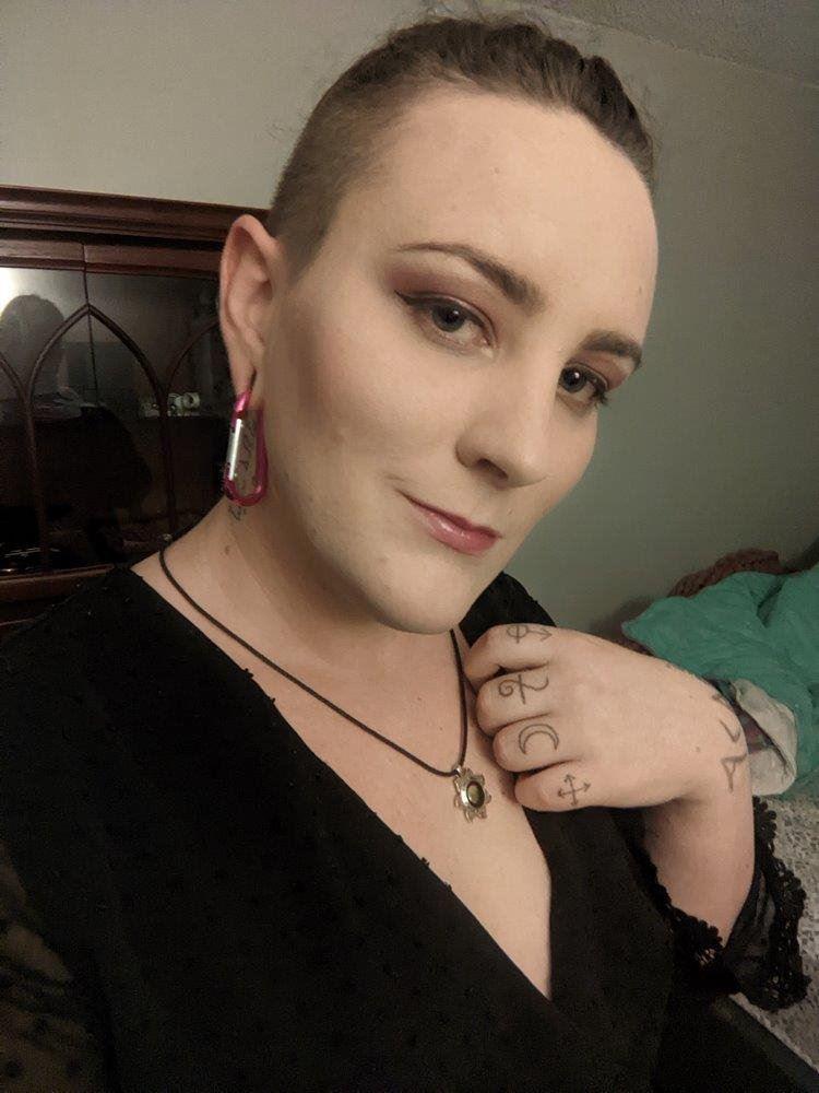 Curvy Trans Sex-Witch for Sensual Fun