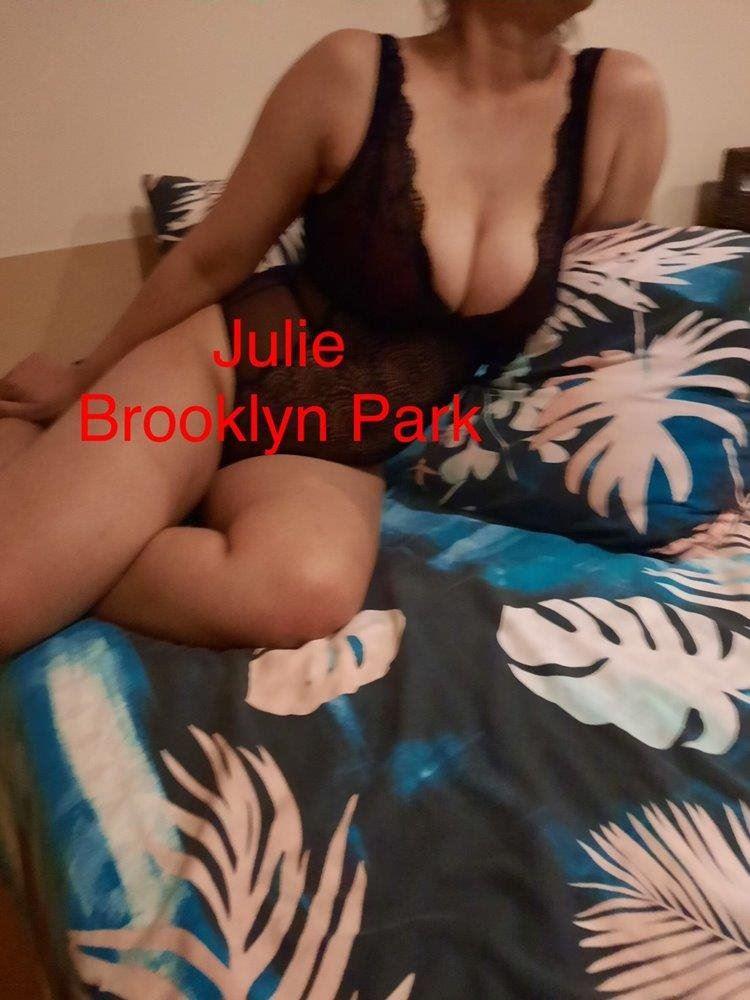 🌹🌹New to Brooklyn Park - at Henley Bch Rd🌹🌹