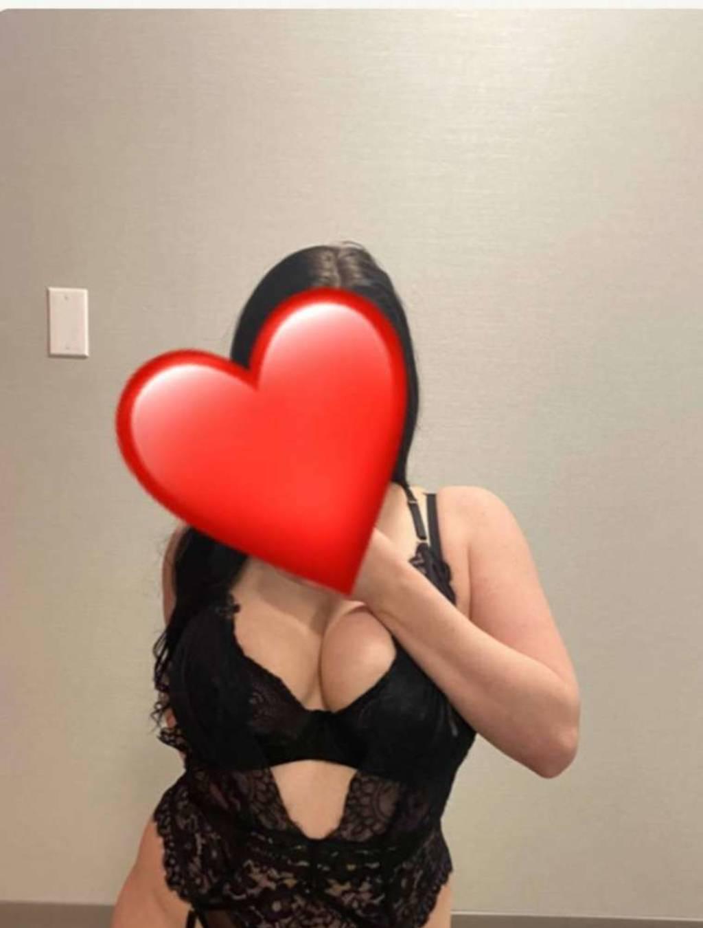 new new in kitchener brunette partygirl outcall only