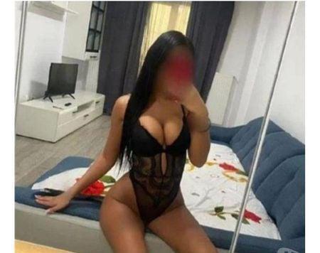  Celine sexy slim Brunette ??