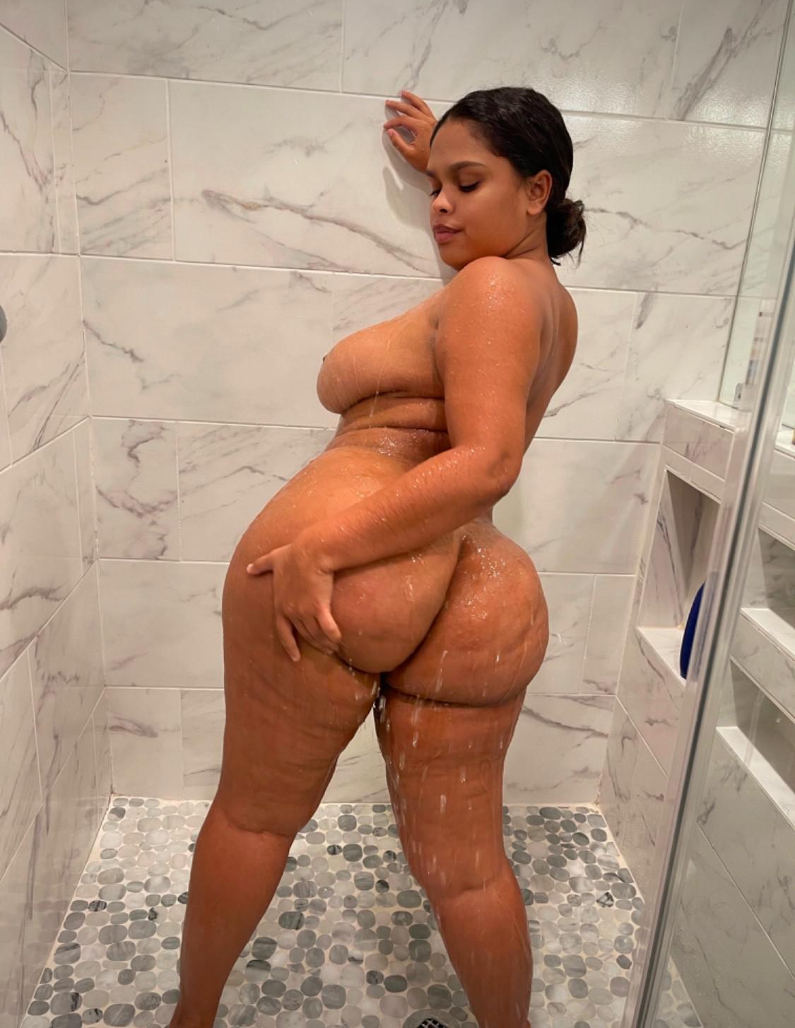ESCORT/HOOKUP email me or add me on Snapchat ?.