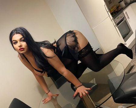 Emily Brunette Busty ? Emily Brunette Busty ?