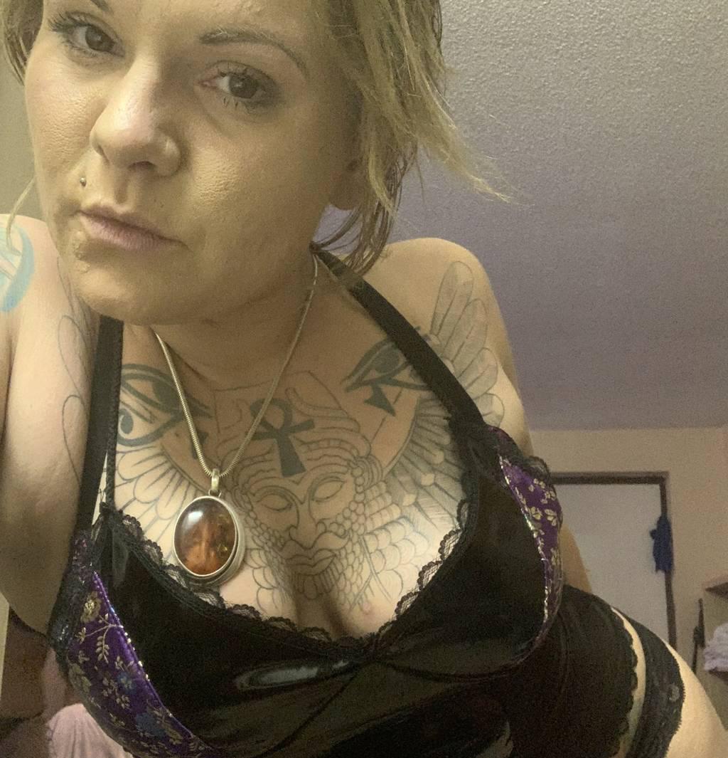 I luv too get WET so come See Ur Dream Girl! IM WAITING 4 U