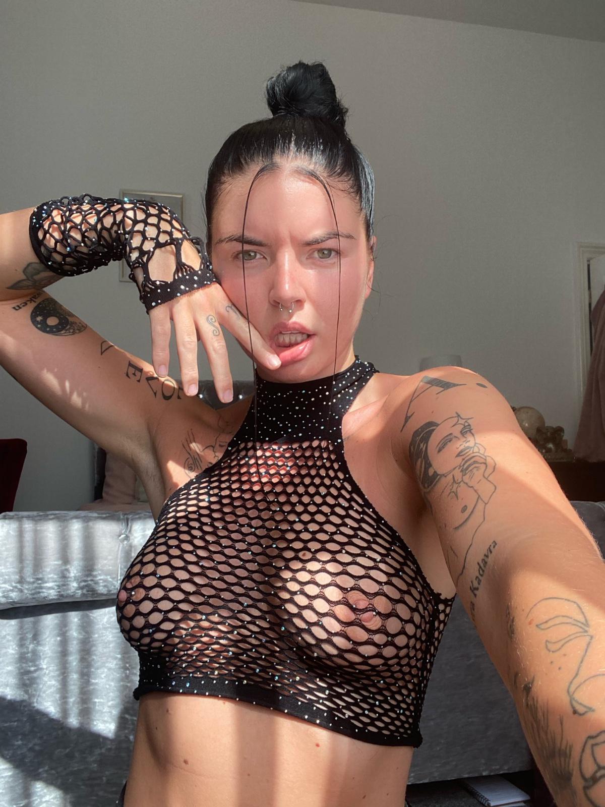 I Wanna fulfill your widest sexual fantasies ? I will satisfy you
