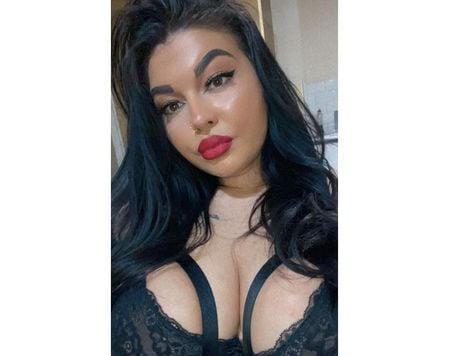 Emily Brunette Busty ? Emily Brunette Busty ?