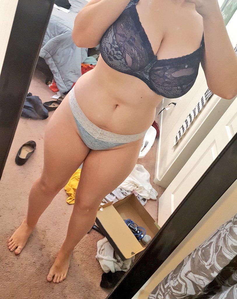 Hook up to fuck available for Incall and outcall ??????