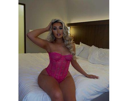  !!TOP GIRL HERE FOR FEW CRIS!!