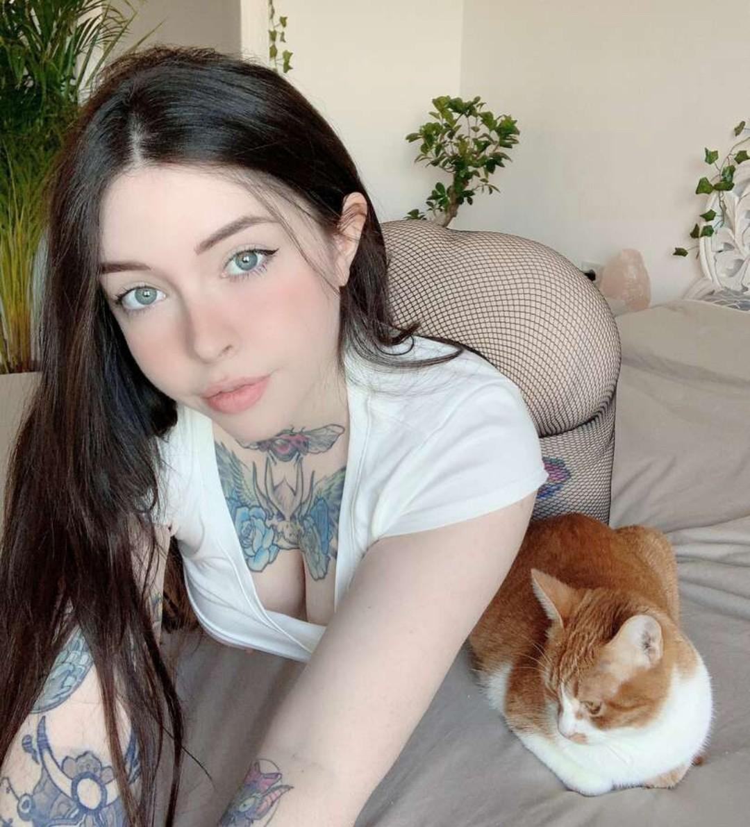 LOOKING?4?D?SWEETEST?MILKY?JUICY?WET?**?SEND A DM