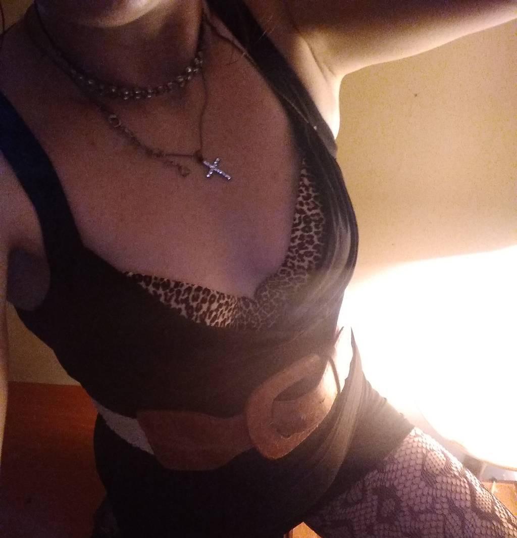 SEXY YOUNG PETITE NATURAL RED-HEAD