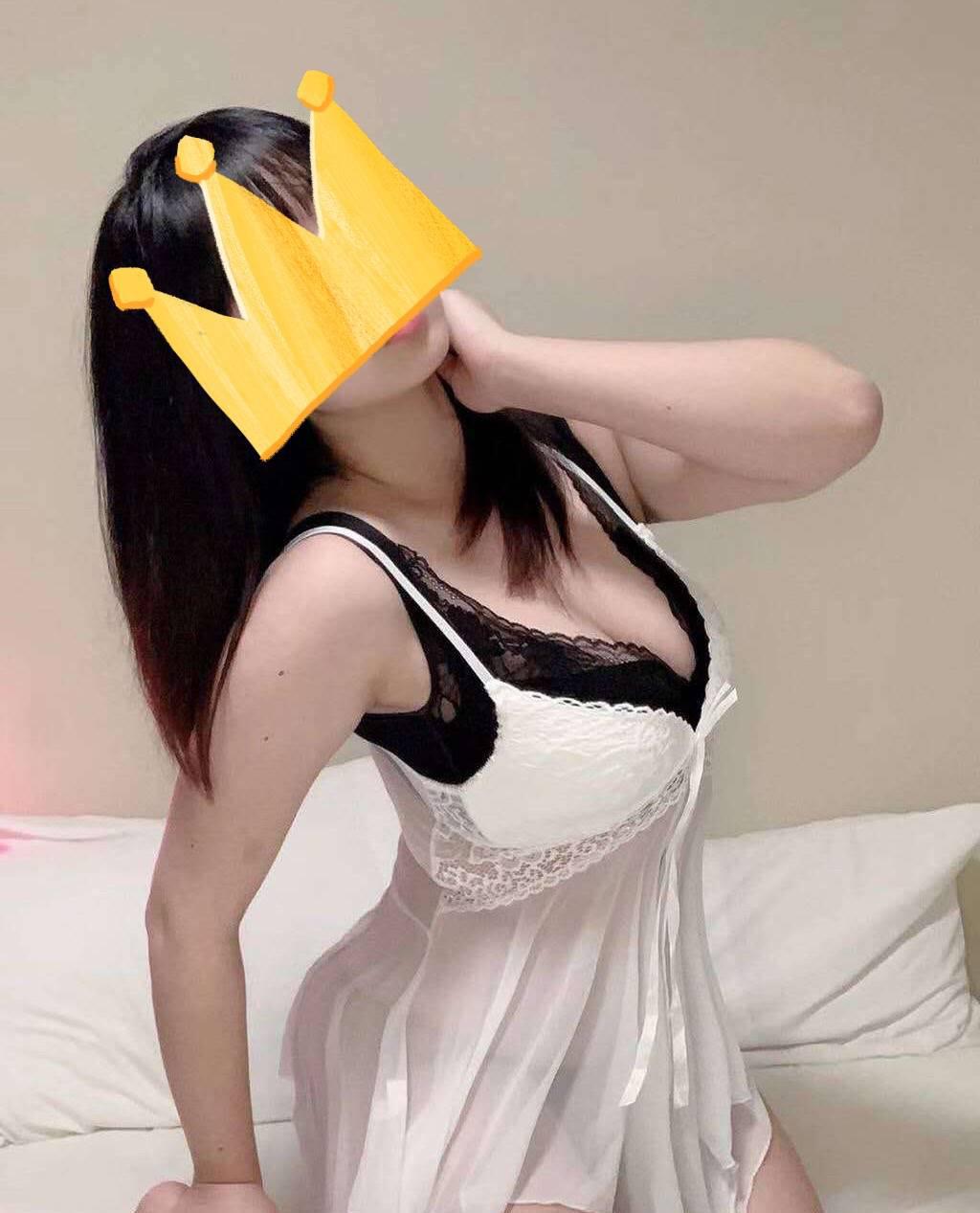 @HATMILTON@ CURVES JUST STARTED READY 2 DEEEEPTHROAT IT HARD